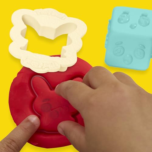 Play-Doh Fold and Go Playmat Starter Playset - Creative Arts & Crafts Toy for Kids 3+