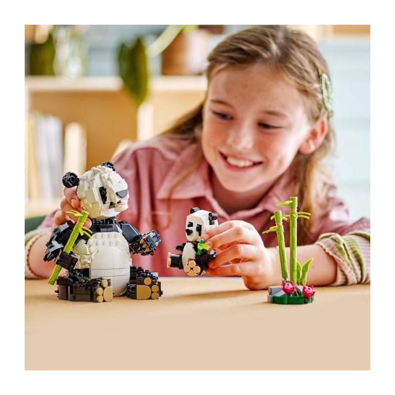 LEGO Creator 3-in-1 Wilde Tiere: Panda-Familien-Bauset – Lässt sich in Orca und Pinguin umbauen