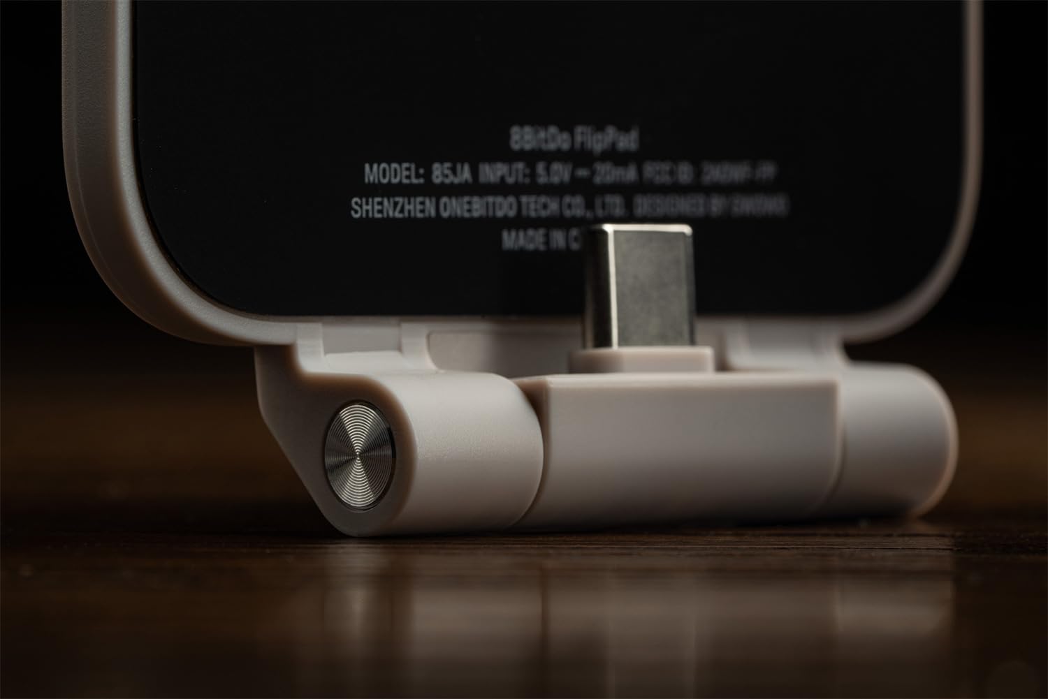 8BitDo FlipPad Mobile Gaming Controller - Flip-Style, USB-C Plug and Play, iOS/Android 4