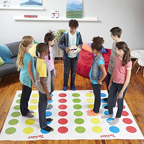 Hasbro Gaming Twister Ultimate - Bigger Mat, More Spots, Family Party Game for Kids Ages 6+