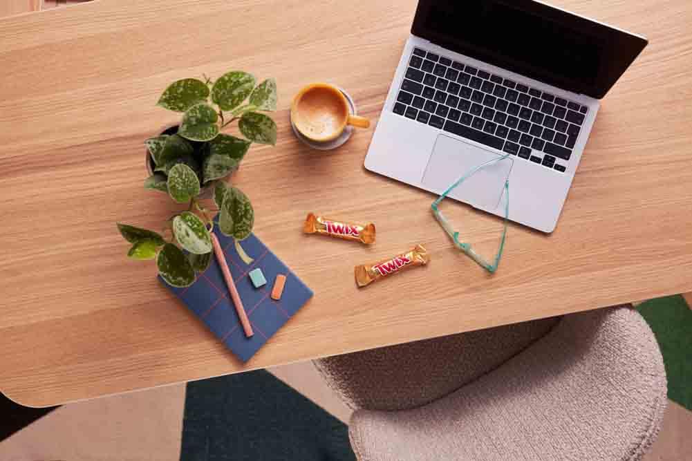 Twix, Mars, Skittles Variety Pack - Chocolate and Sweets Gift Box, 600g 7