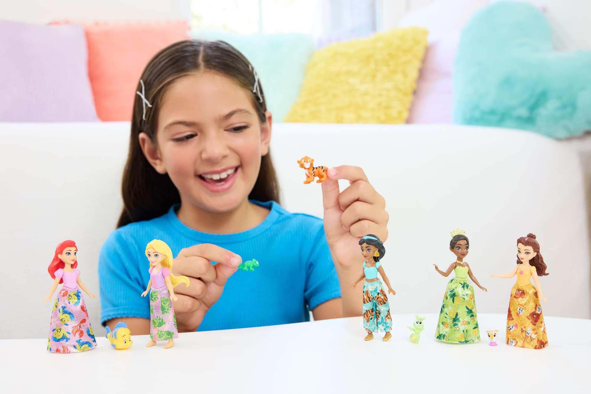 Mattel Disney Princess & Friends Playset with 5 Posable Small Dolls and 5 Friend Figures | Ages 3Y+ | Model JBL33 2