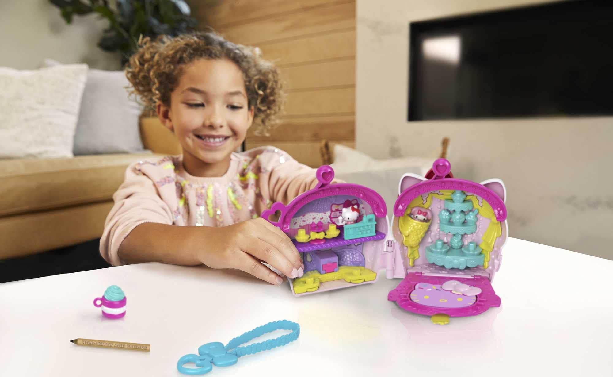 Hello Kitty Sanrio GVB30 Hello Kitty and Friends Minis Cupcake Bakery 6