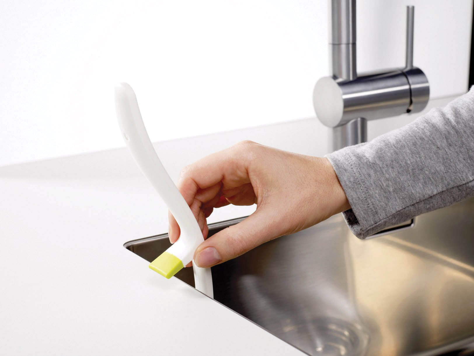 Joseph Joseph Edge Dish Brush - Integrated Sink Rest & Scraper | Green 8