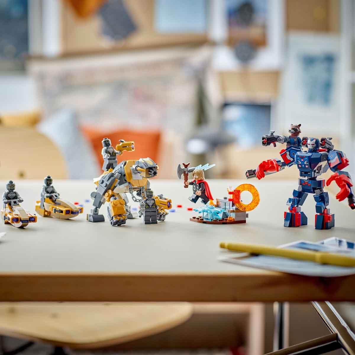 LEGO ǀ Marvel Avengers: Endgame Thor vs. Chitauri – Baubares Action-Spielset für Kinder ab 8 Jahren