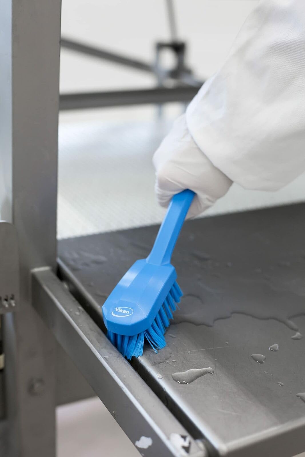 Vikan Utility Brush - Ergonomic Handle | Medium Bristle | Blue 7