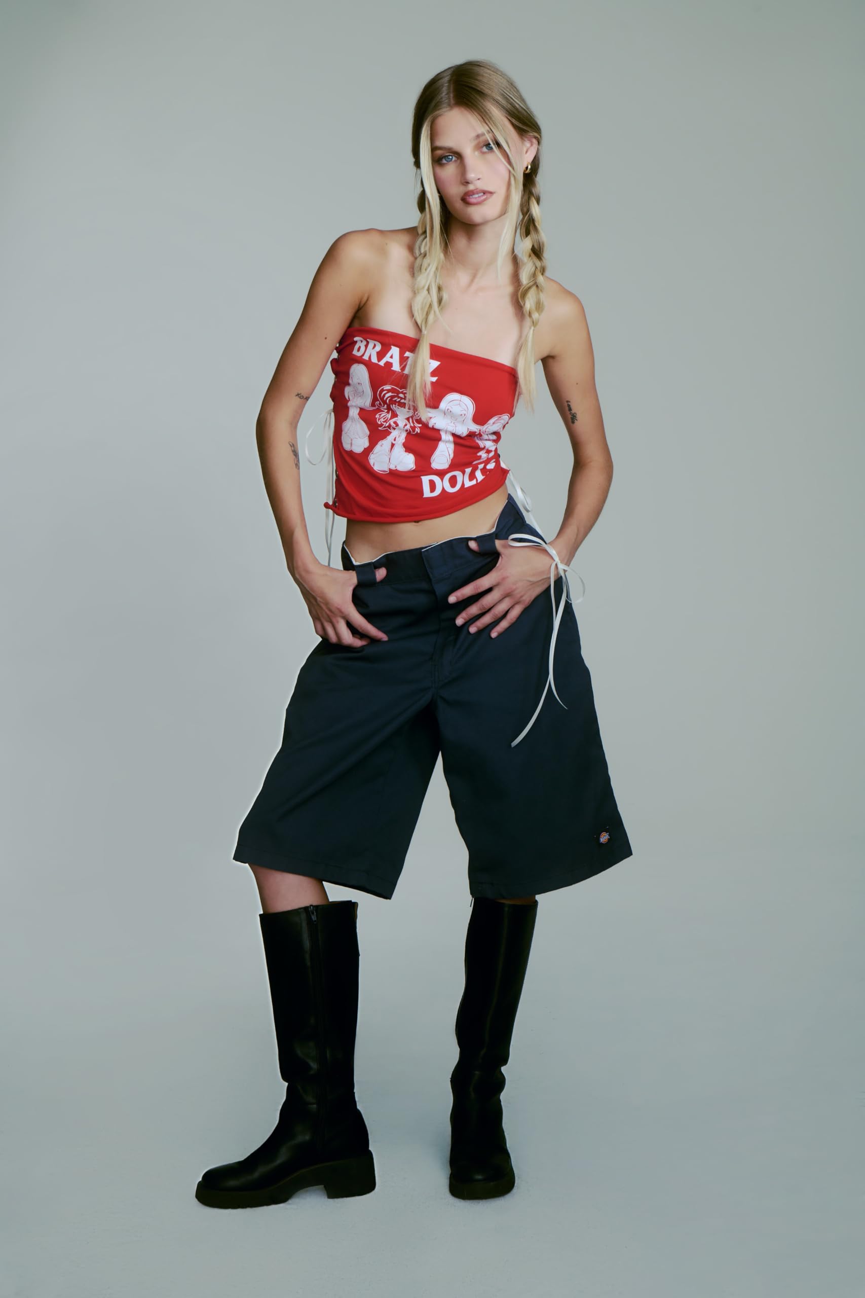 Bratz Stylin' Jade Fashion Doll with Customizable T-Shirt and Accessories 2