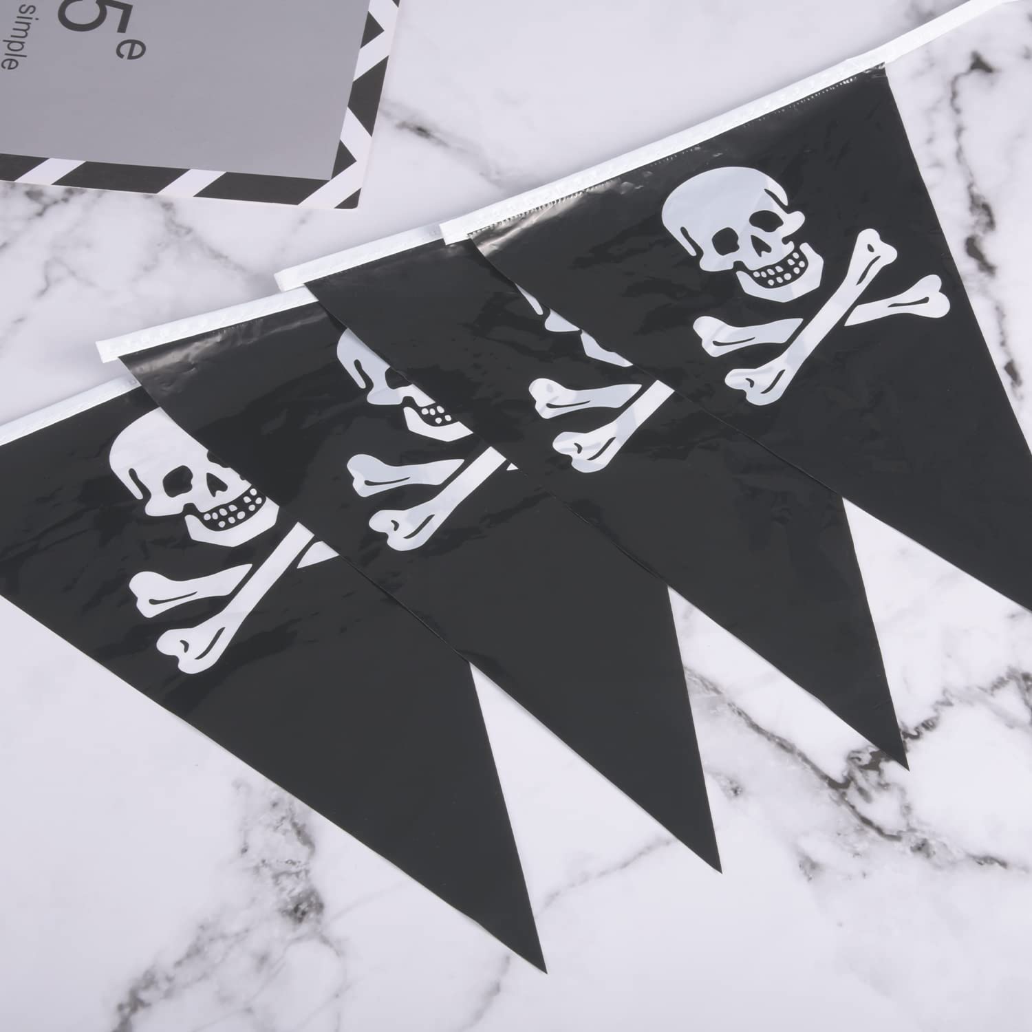 SHATCHI Pirate Bunting Banner Garland - 6M Plastic Skull & Crossbones Decoration 7