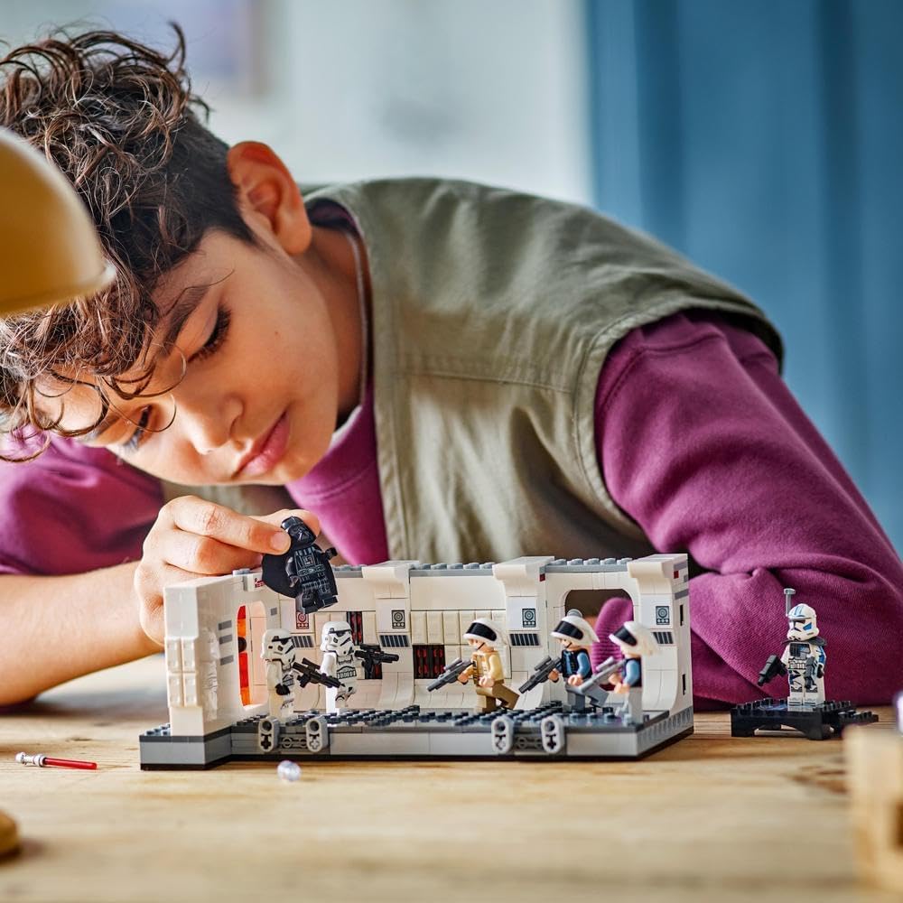 LEGO Star Wars Boarding the Tantive IV Set 75387 – Baubares Spielset für 8+ 7