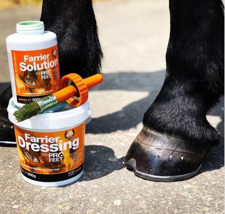 NAF Profeet Hoof Moist Black 900g - Hydrating Daily Hoof Dressing for Horses 2