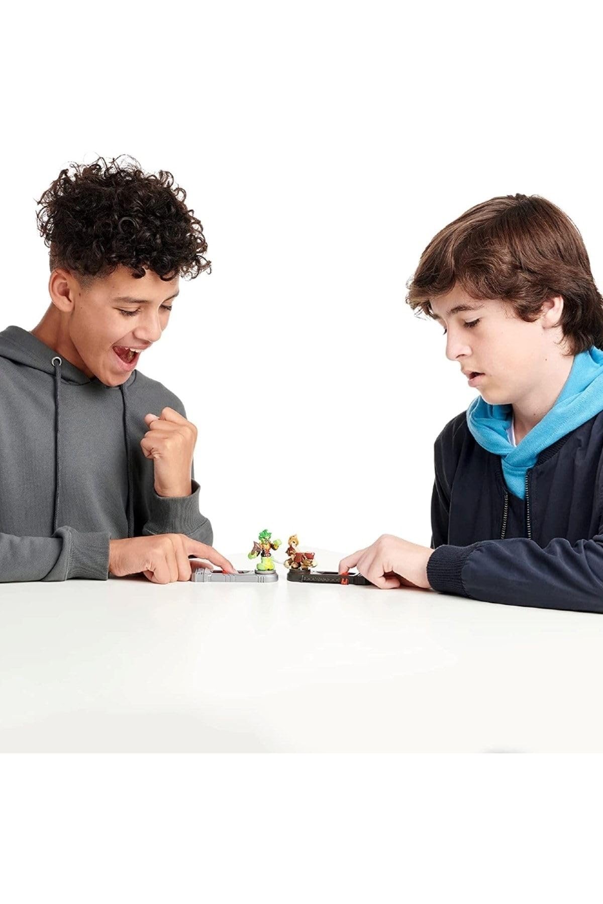 Akedo Ultimate Arcade Warriors Versus Pack - Tailwhip vs White Wraith Battle Set 3