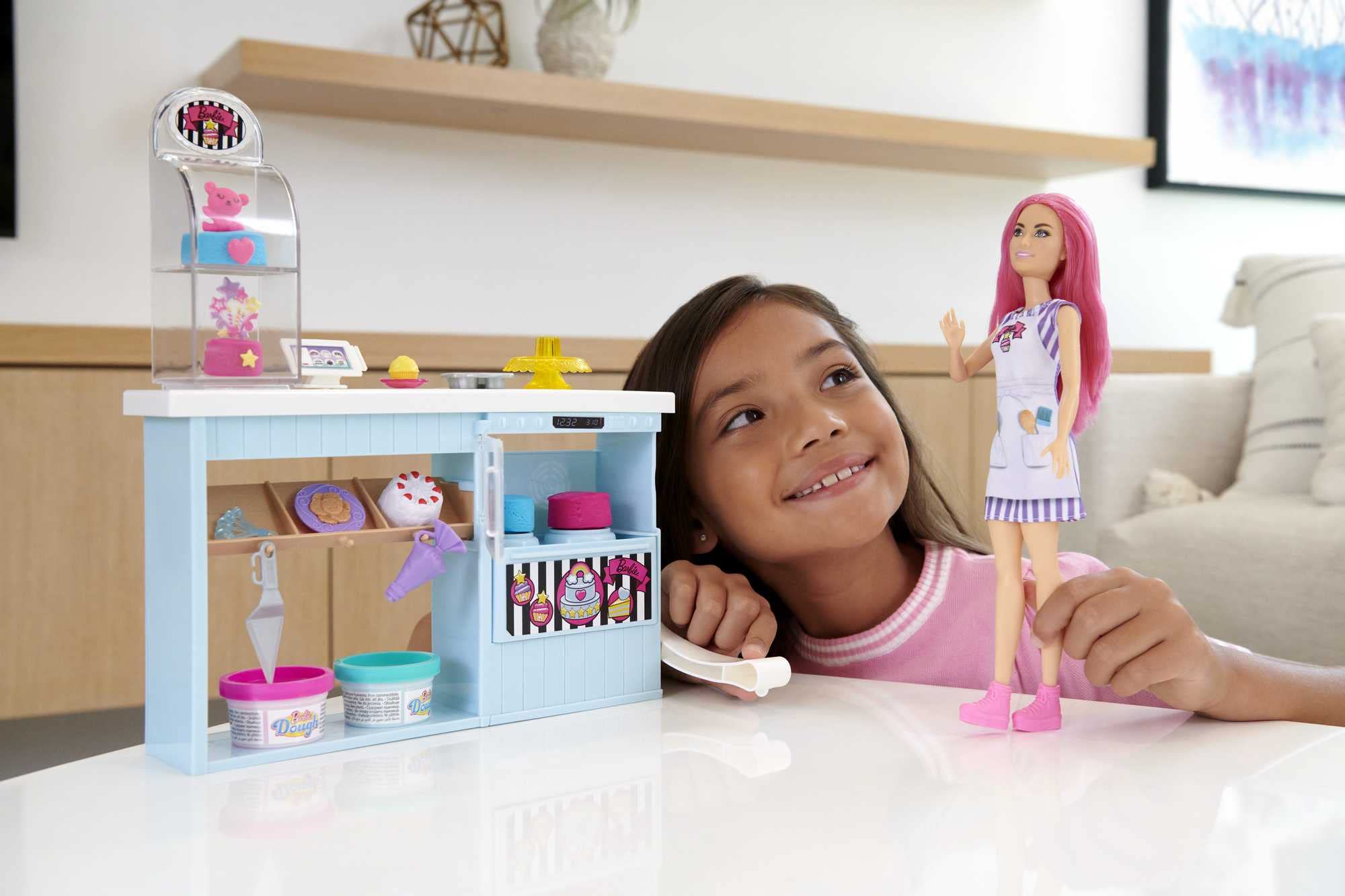 Barbie Bakery Playset with Petite Doll, Pink Hair, Bakery Station & 20+ Pieces 2