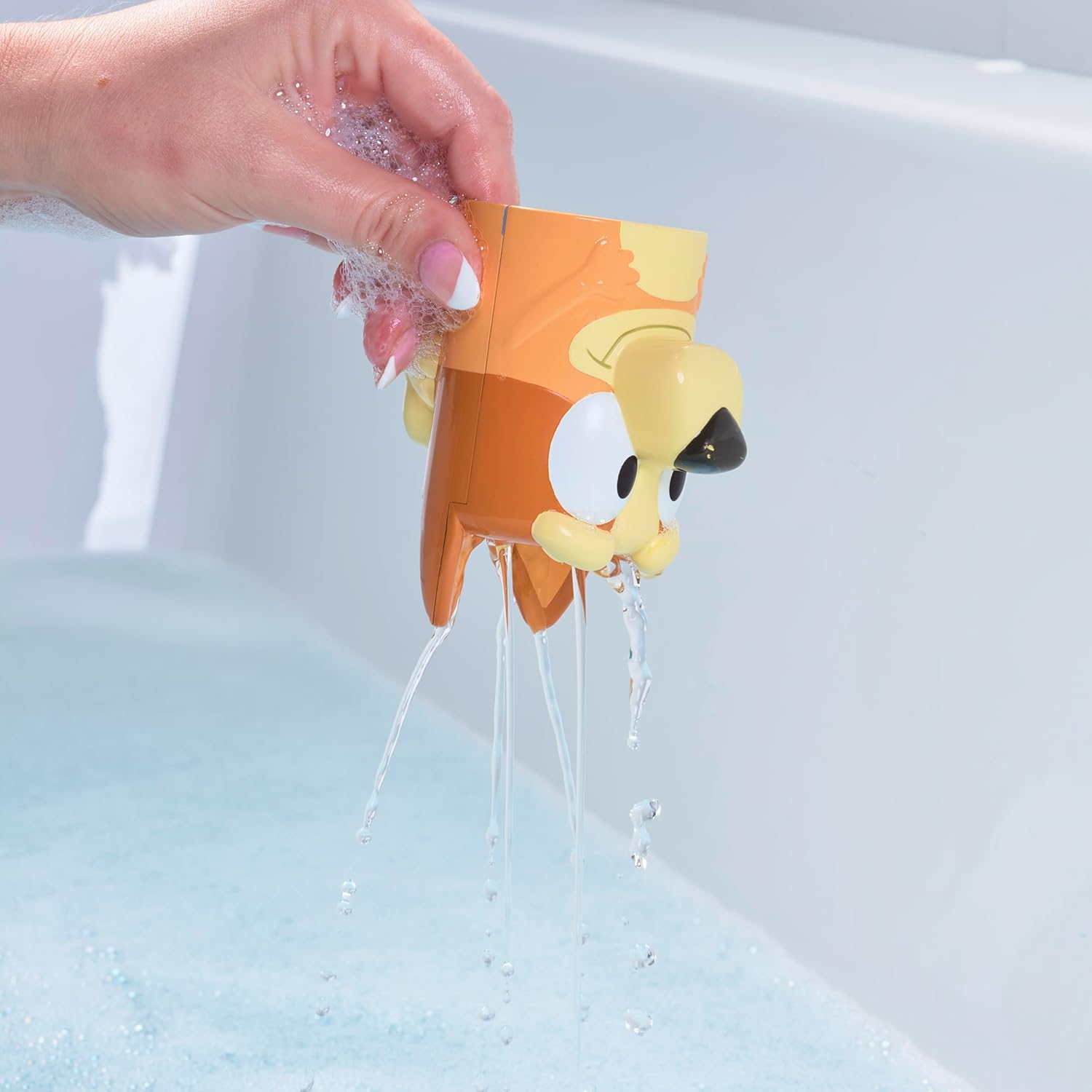 TOMY Toomies Bluey Splash and Float Bingo - Bath Toy Cup with Water Wheel for 18 Months+ 2
