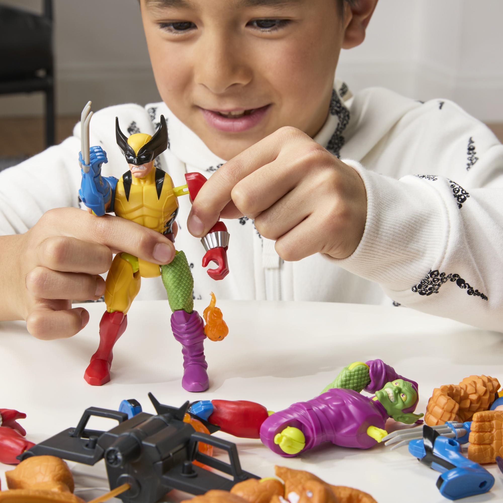 AVENGERS MixMashers Marvel Wolverine Custom Action Figure - 12 cm Scale | Interchangeable Parts 7