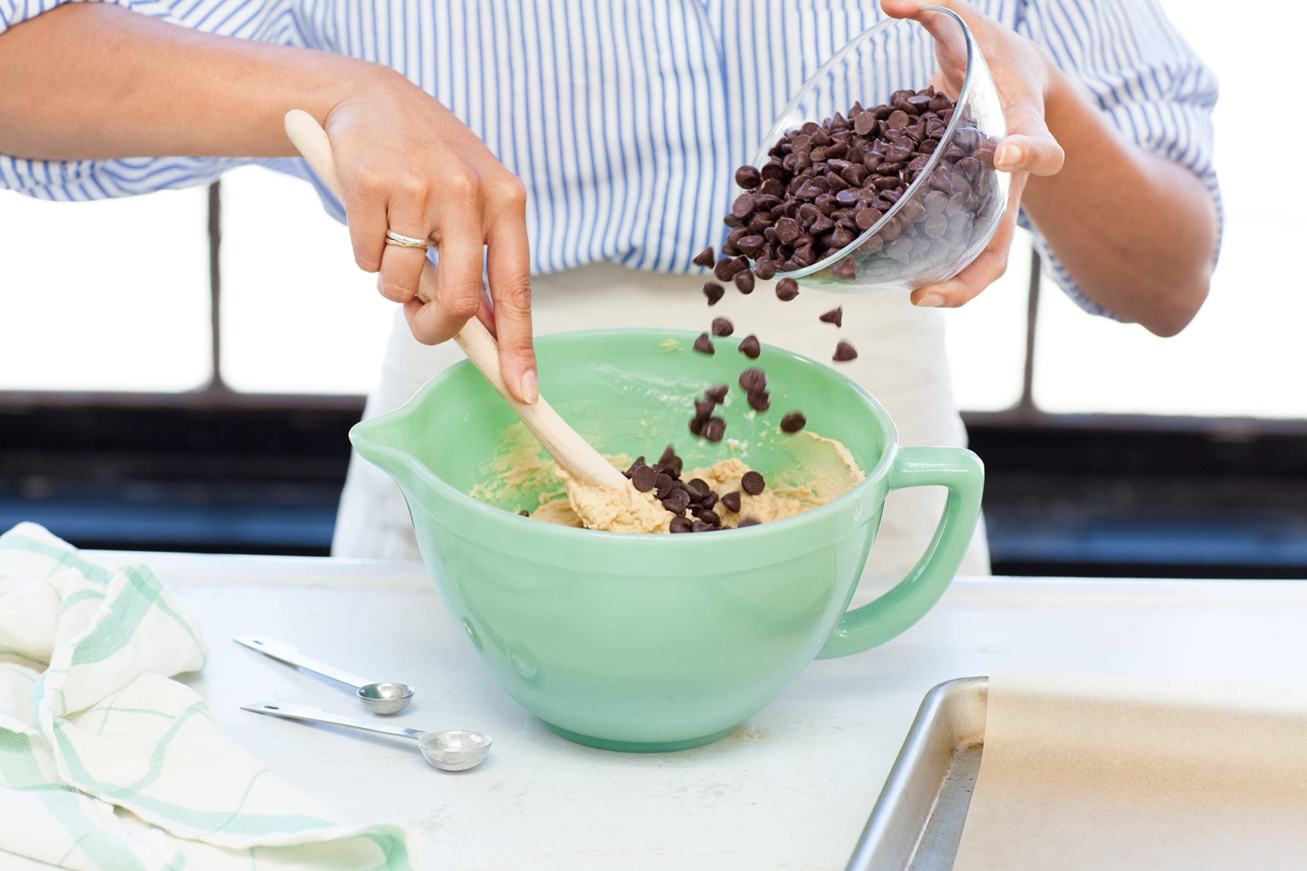 Guittard Semi-Sweet Chocolate Baking Chips 46% Cacao - 340 g 3