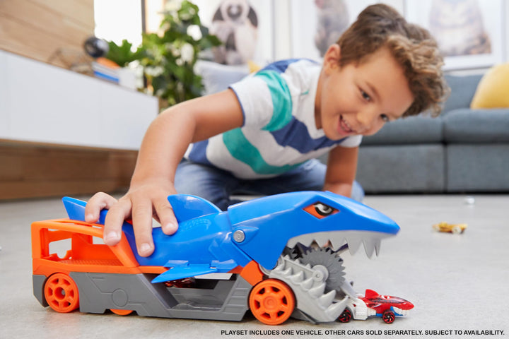 Hot Wheels Shark Chomp Transporter Playset & Diecast Car - Vehicle Toy for Kids 4+