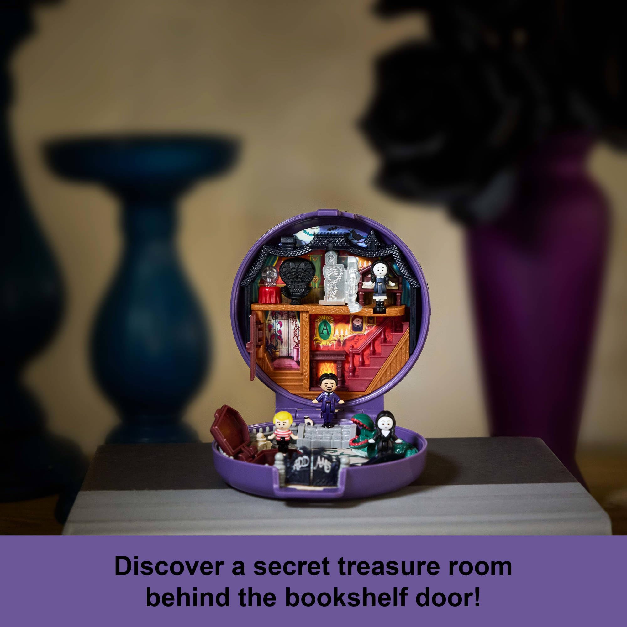 Polly Pocket The Addams Family Collector Playset - 4 Dolls & Haunted Mansion Compact for Ages 4-10