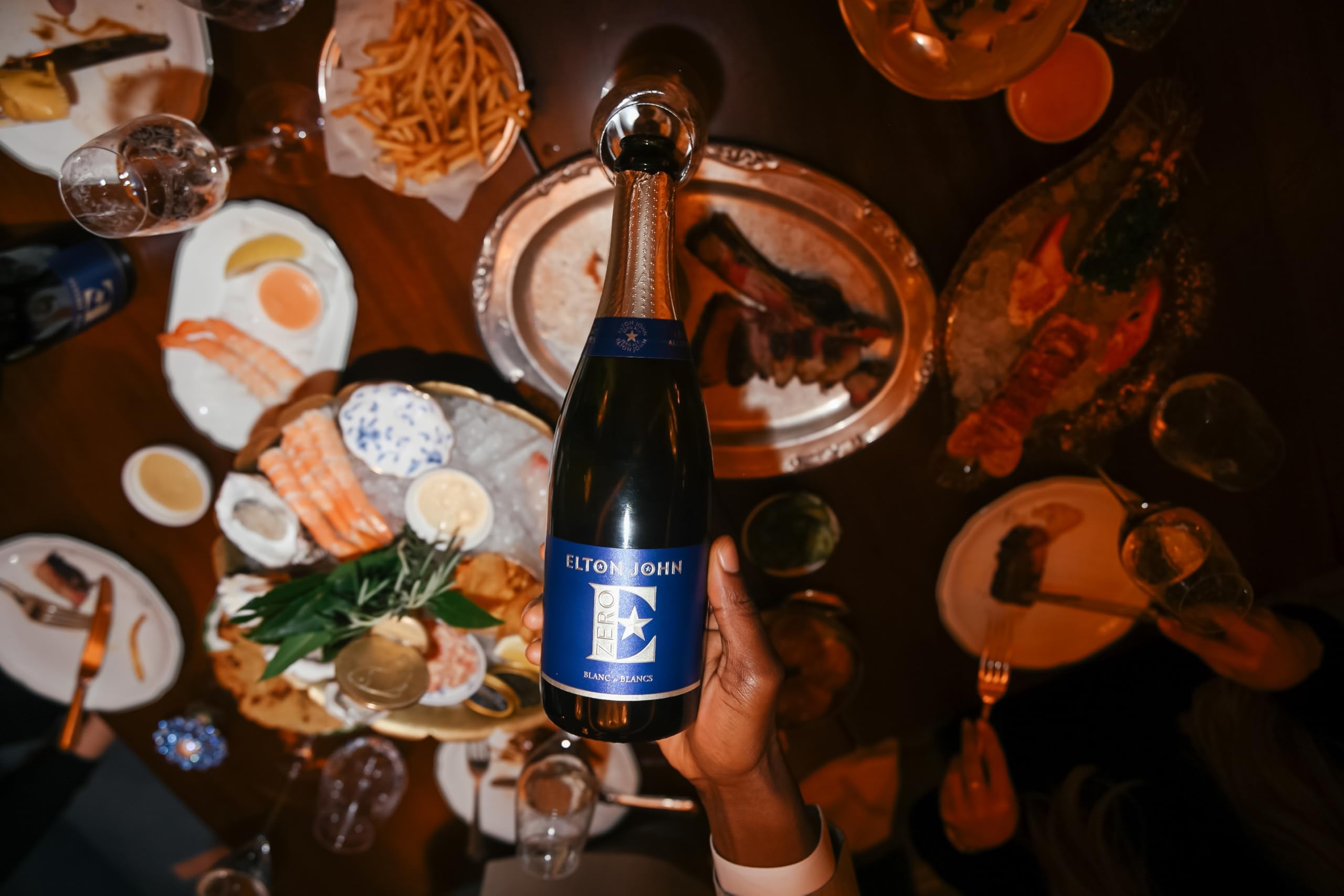 Blue Tree Elton John Blanc de Blancs Zero Non-Alcoholic Sparkling Wine | 0% ABV | 75cl Gift Box 5
