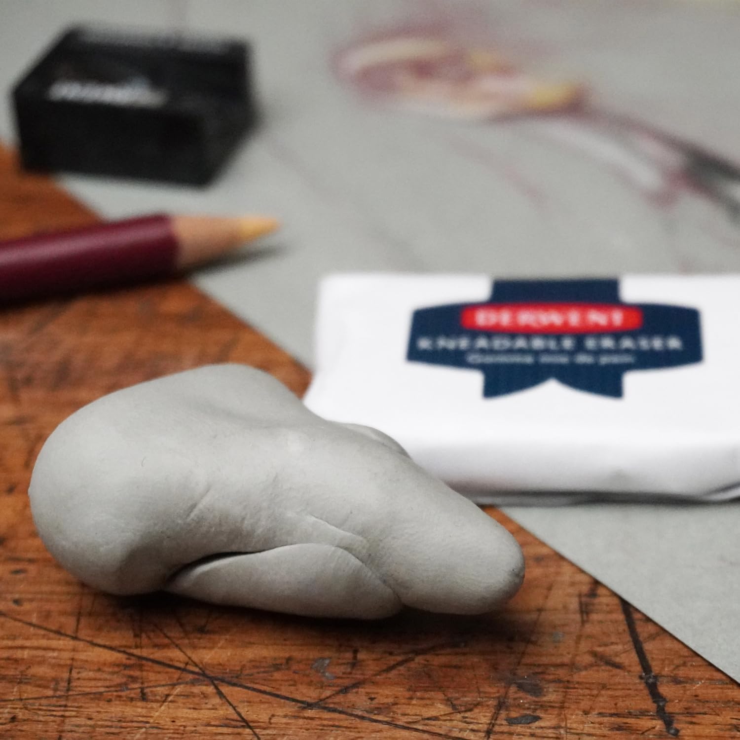 Derwent Kneadable Art Eraser - Soft & Pliable for Highlighting & Detail Work | Grey