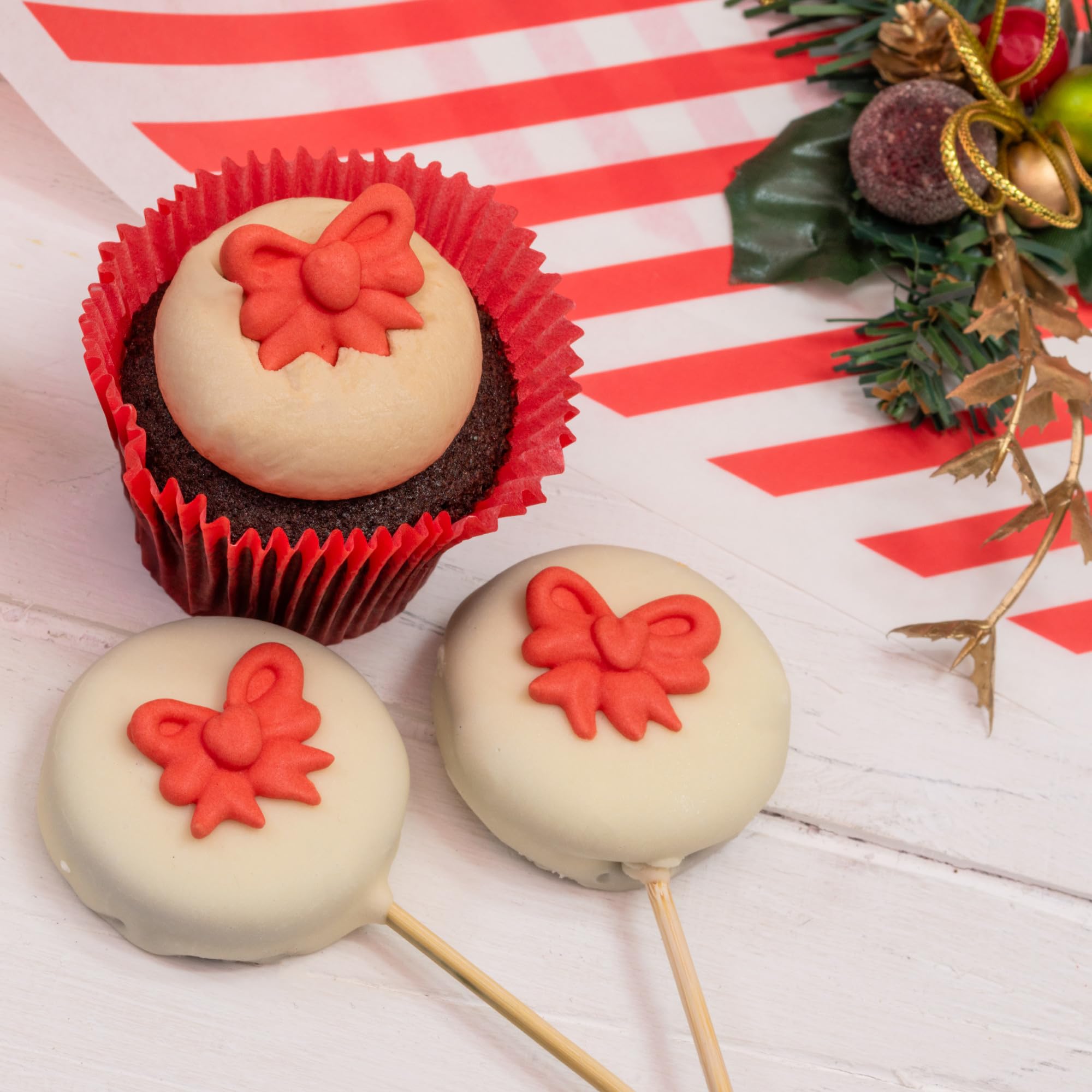 Culpitt Red Bow Sugar Pipings - Edible Royal Icing Cake & Cupcake Toppers (Pack of 12) 2