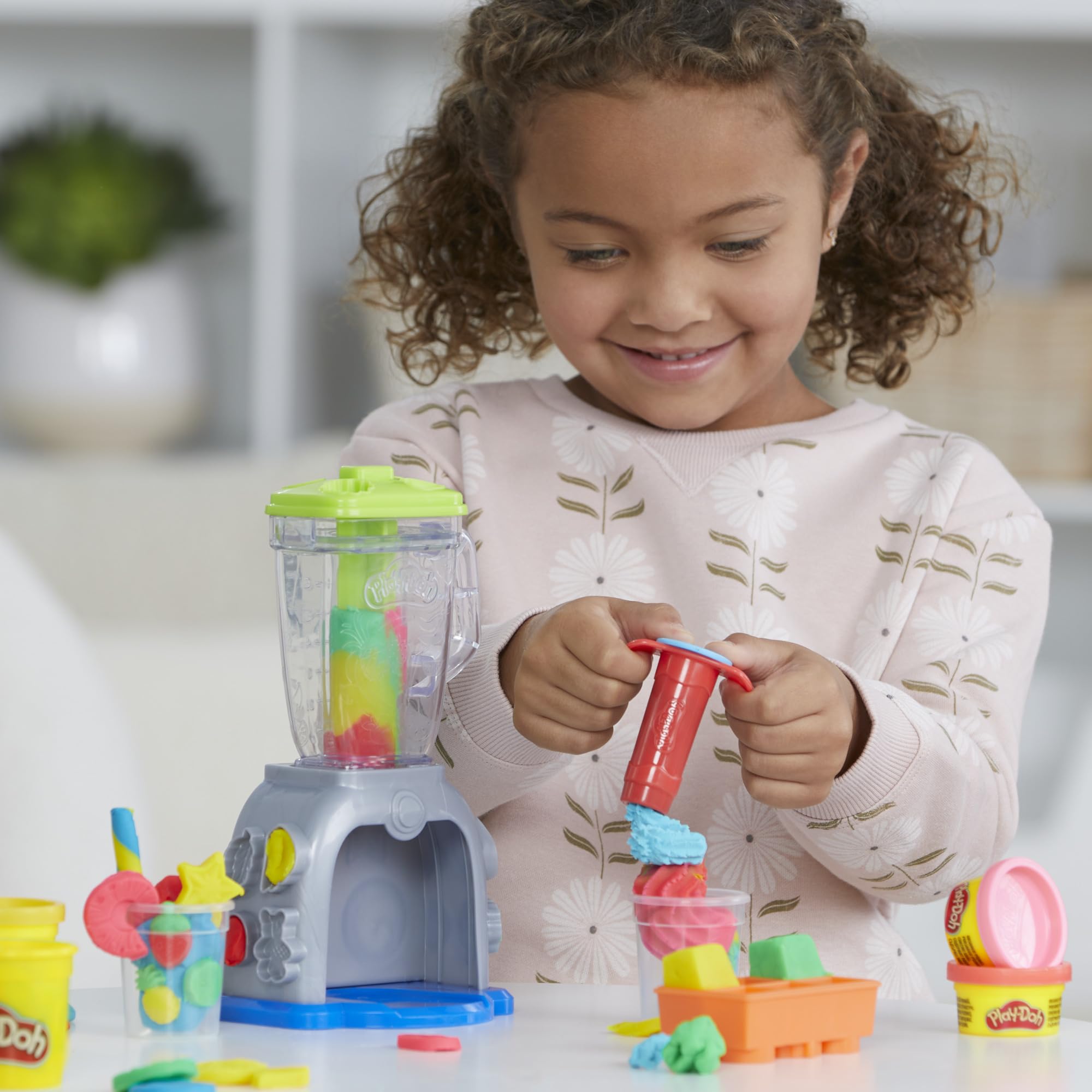 Play-Doh Swirlin' Smoothies Toy Blender Playset | Creative Play for Ages 3+ | Includes 5 Cans Compound 7