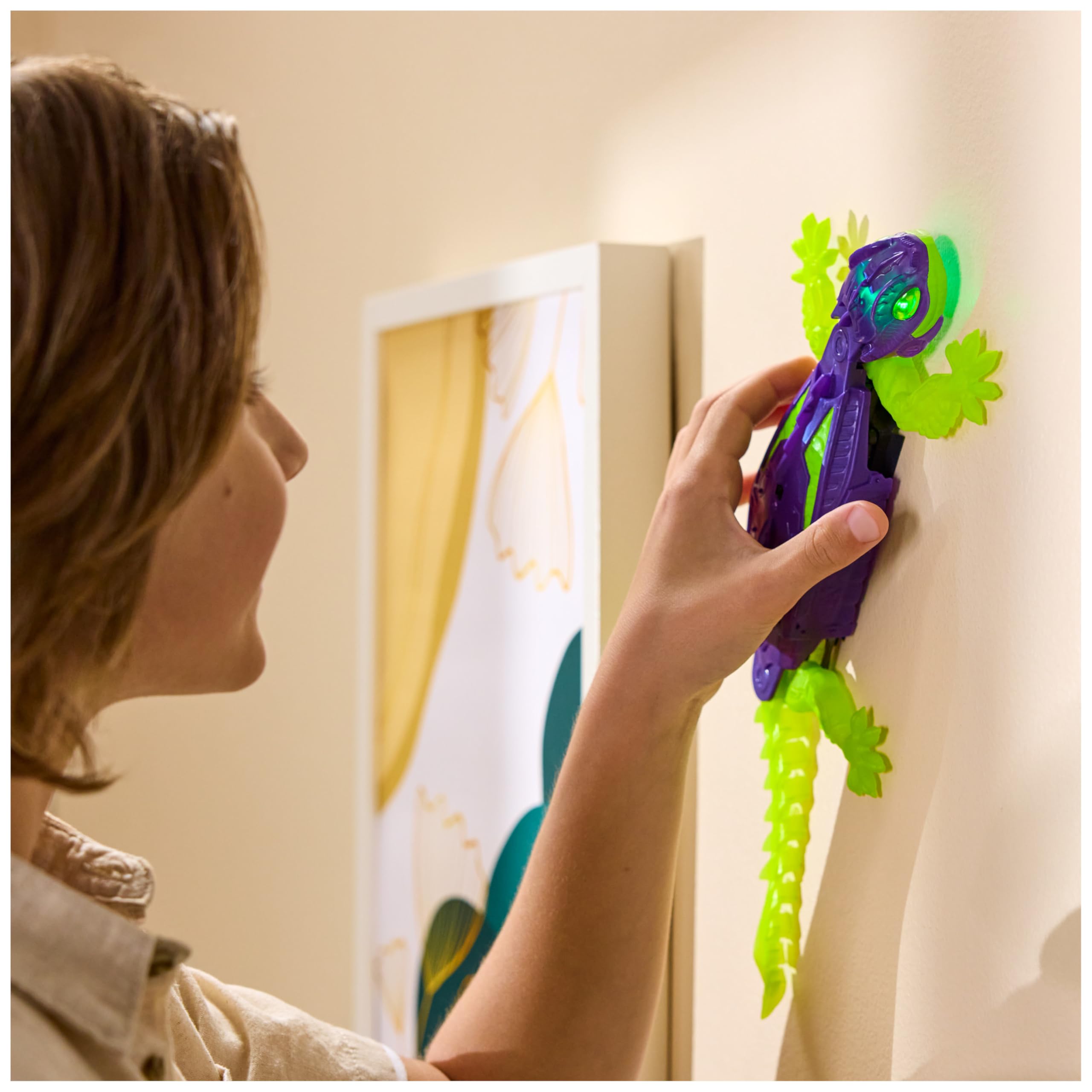 HEX BOTS Glow-in-the-Dark Gecko - Remote Control Wall-Crawling Robot Toy for Kids 3