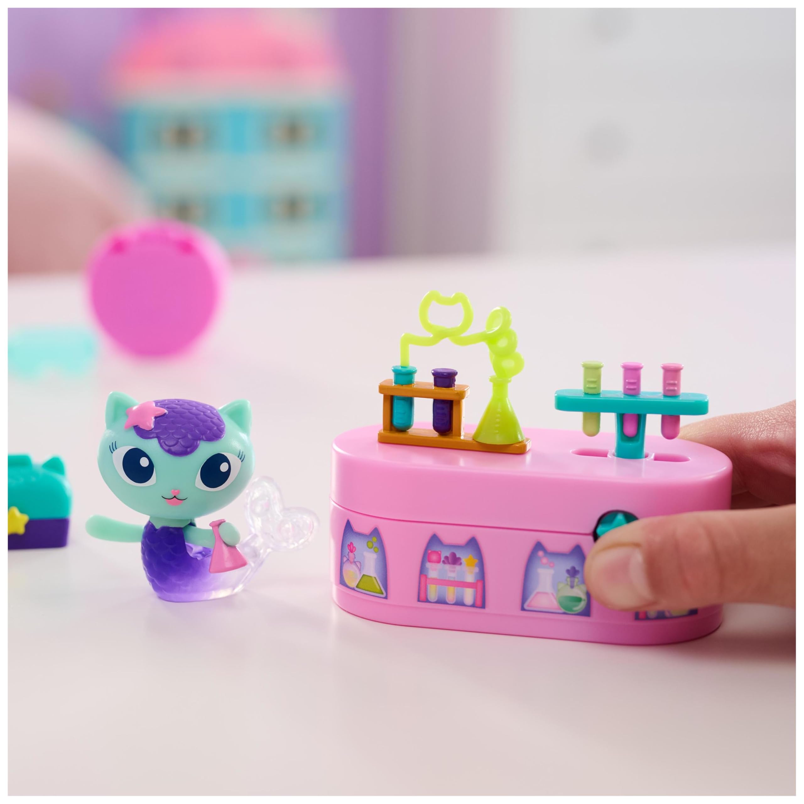 Gabby's Dollhouse MerCat Bobble Figure with Lab Table & Surprise Goggles - 5-Piece Playset 12