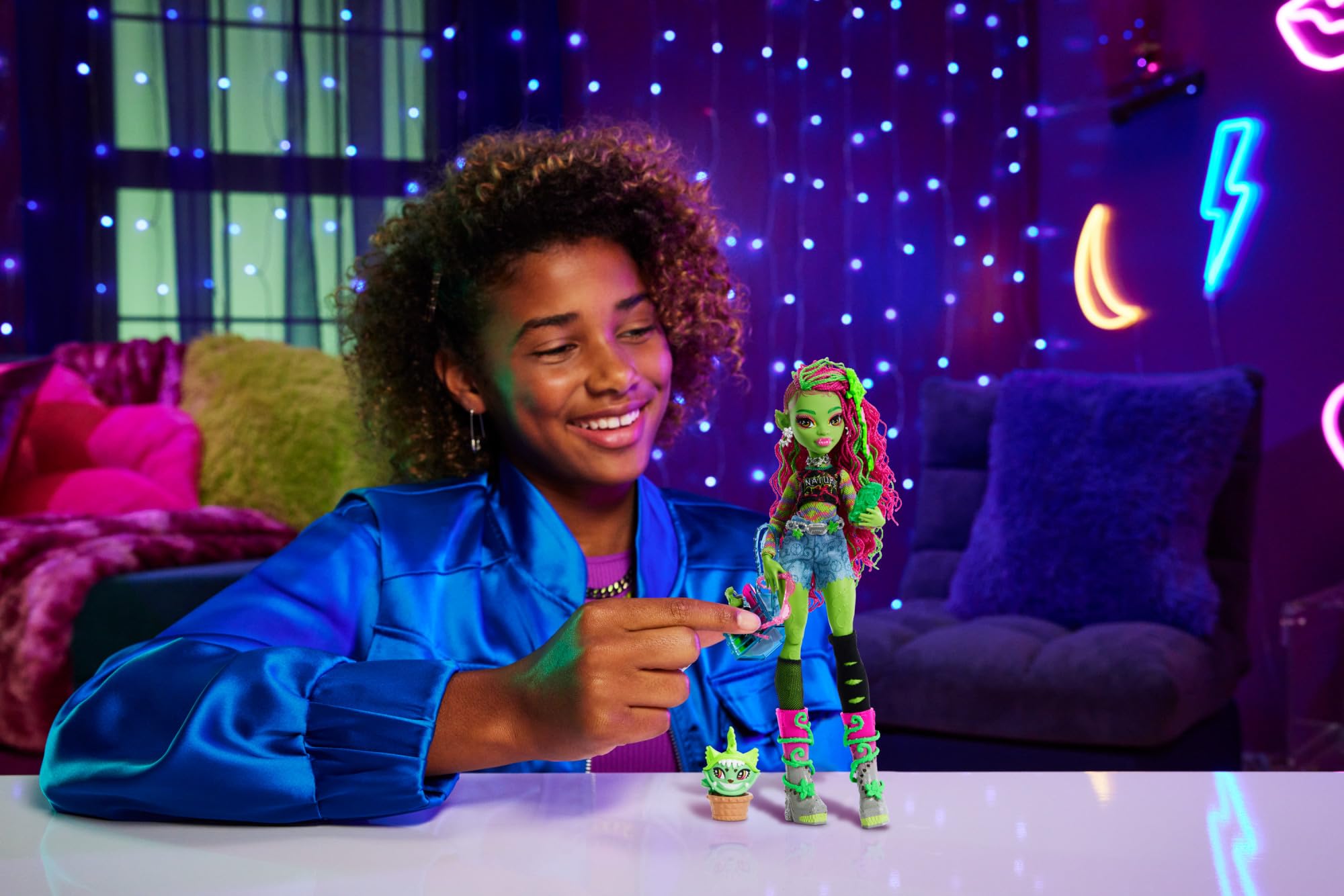 Monster High Venus McFlytrap Doll - Plant Monster with Chewlian Pet & Accessories, Ages 4-10