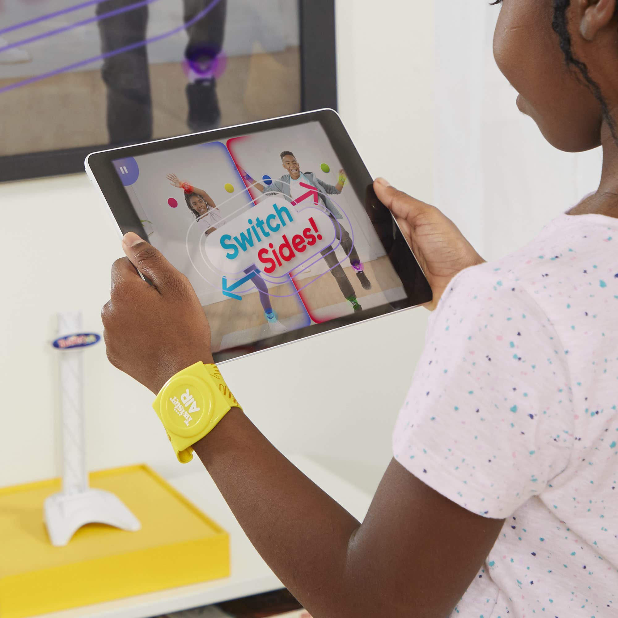 Hasbro Gaming Twister Air Augmented Reality-Partyspiel für Kinder ab 8 Jahren