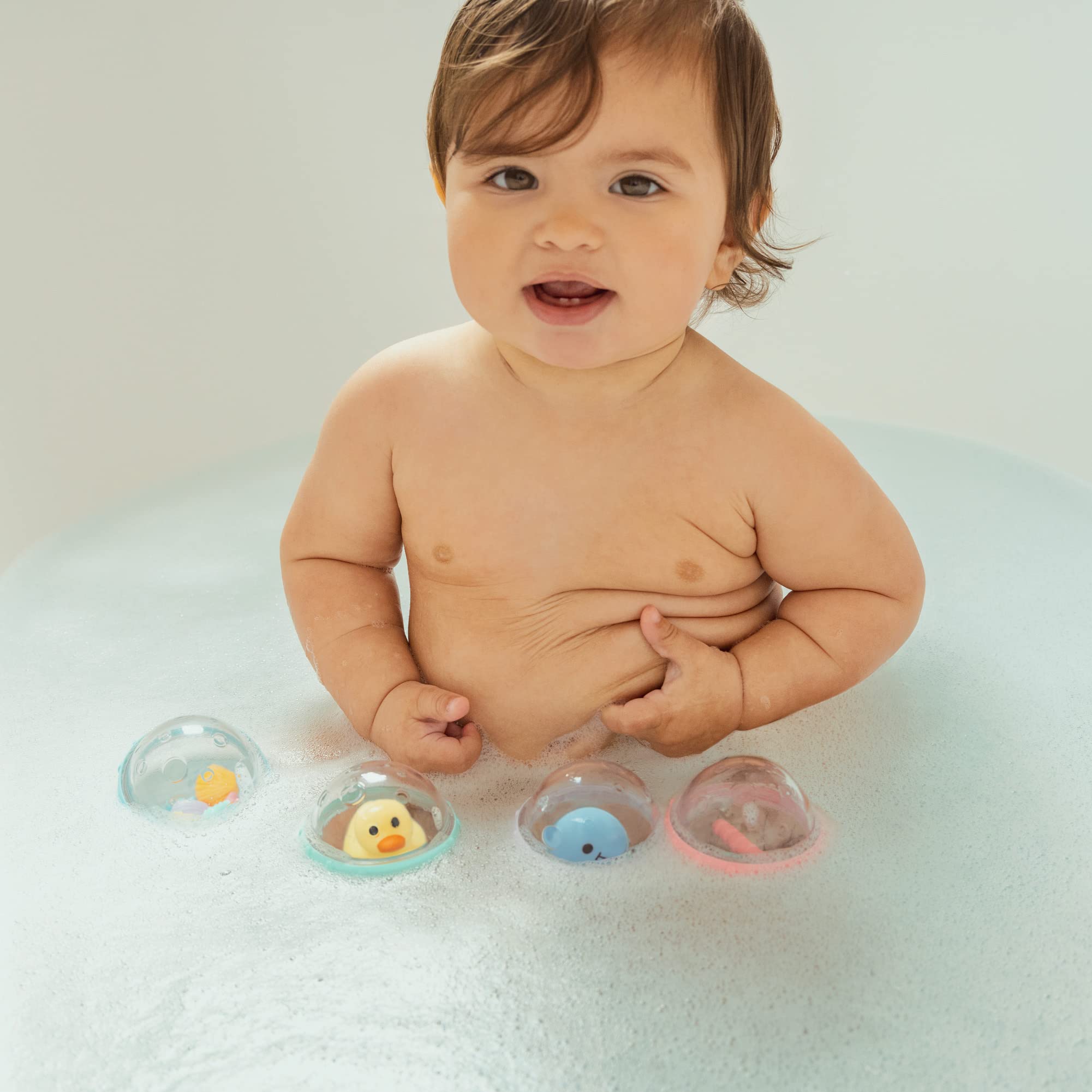 Munchkin Float and Play Bubbles Badespielzeug – Drehendes, rasselndes und schwimmendes Wasserspiel für Babys ab 4 Monaten 3