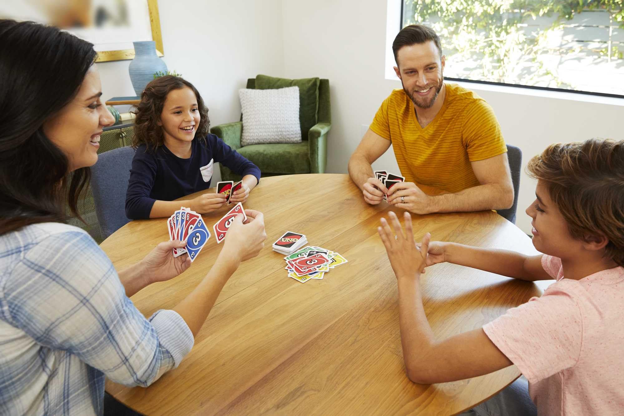 Mattel UNO Classic Kartenspiel für den Familienspieleabend, 2–10 Spieler, ab 7 Jahren