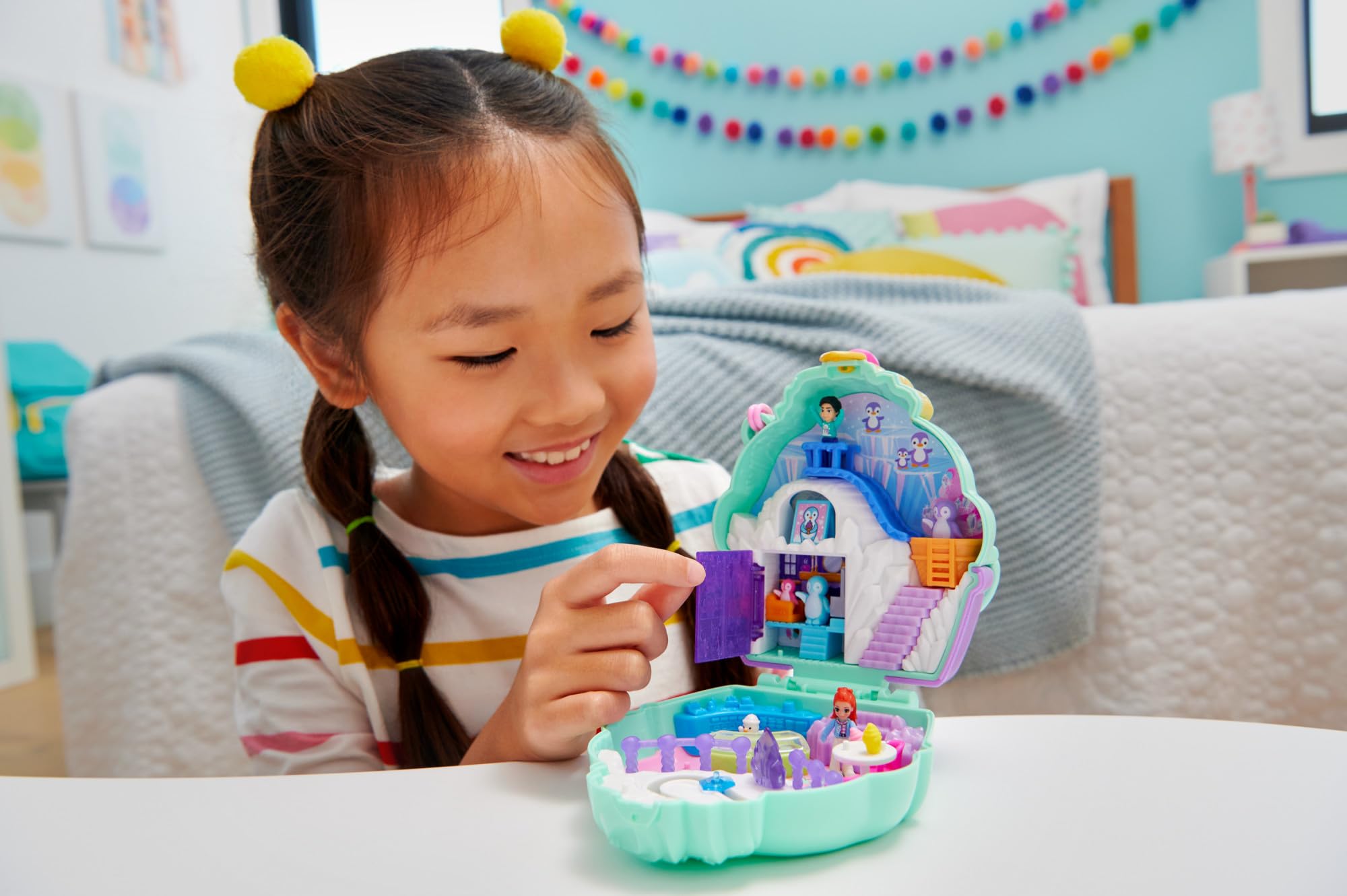 Polly Pocket Snow Sweet Penguin Compact Playset - 13 Accessories & 6 Storytelling Features, Ages 4+ 3