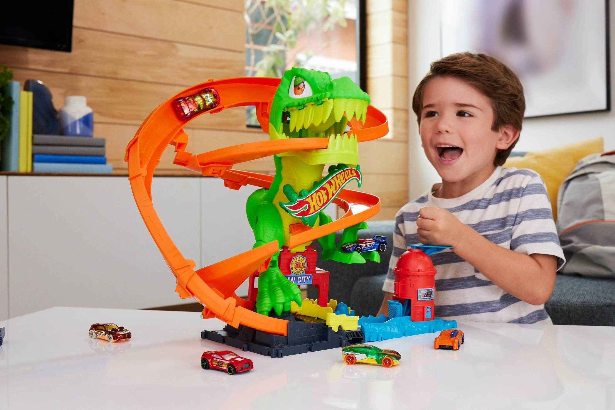 Hot Wheels City T-Rex Blaze Battle Playset with 1:64 Scale Die-Cast Fire Engine | Ages 4+ 2