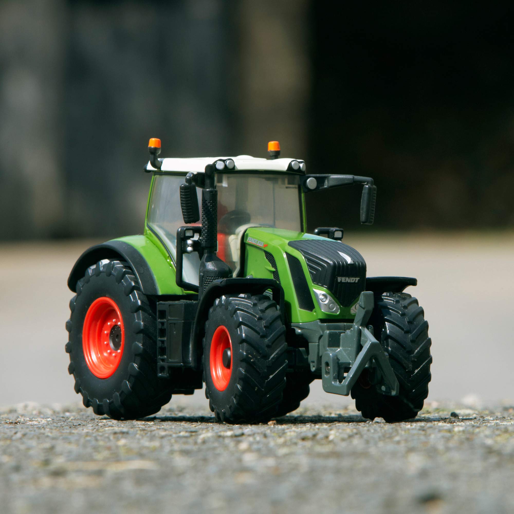 Britains Fendt 828 Vario Tractor Die Cast Model | 1:32 Scale Replica | Green 3