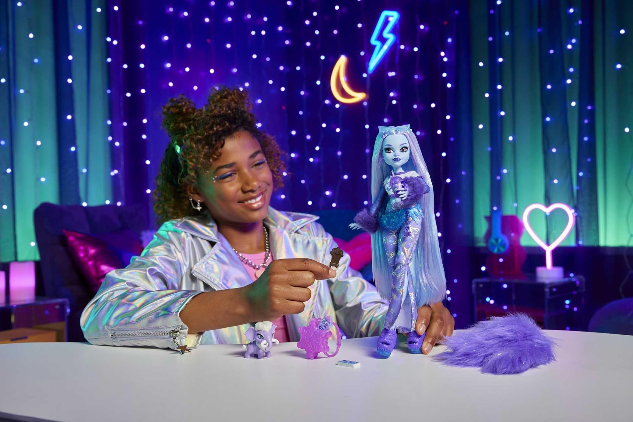 Monster High Abbey Bominable Yeti Doll with Pet Mammoth Tundra and Themed Accessories HNF64