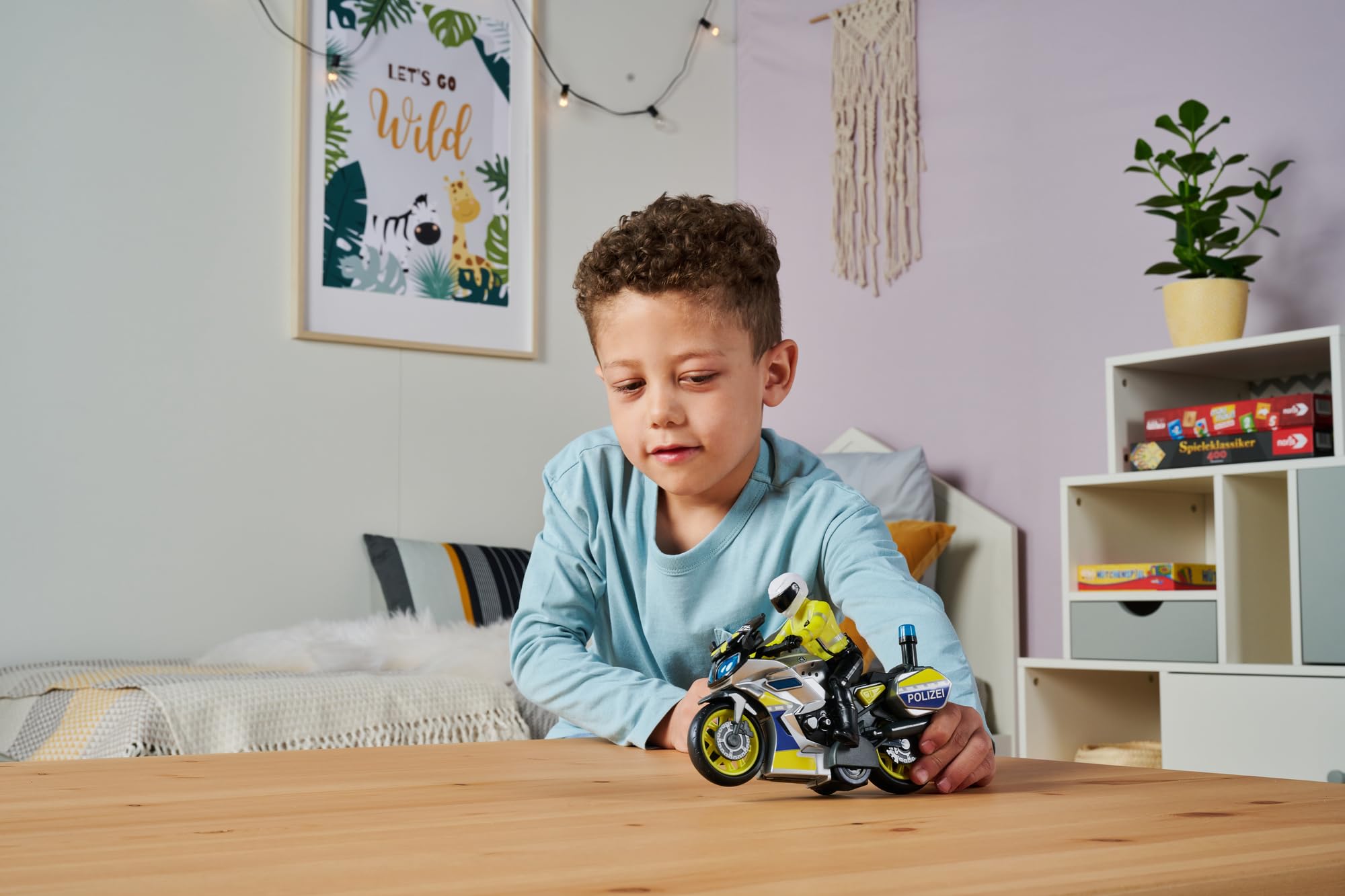 Dickie Toys 203712018 Yamaha Police Motorcycle with Officer Figure - Friction-Powered Ride-On Toy with Lights & Sound for Kids 3+ 13