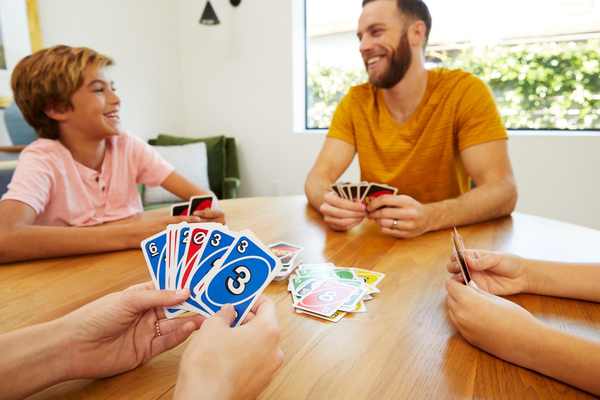 Mattel UNO Classic Card Game for Family Game Night, 2-10 Players, Ages 7+ 4