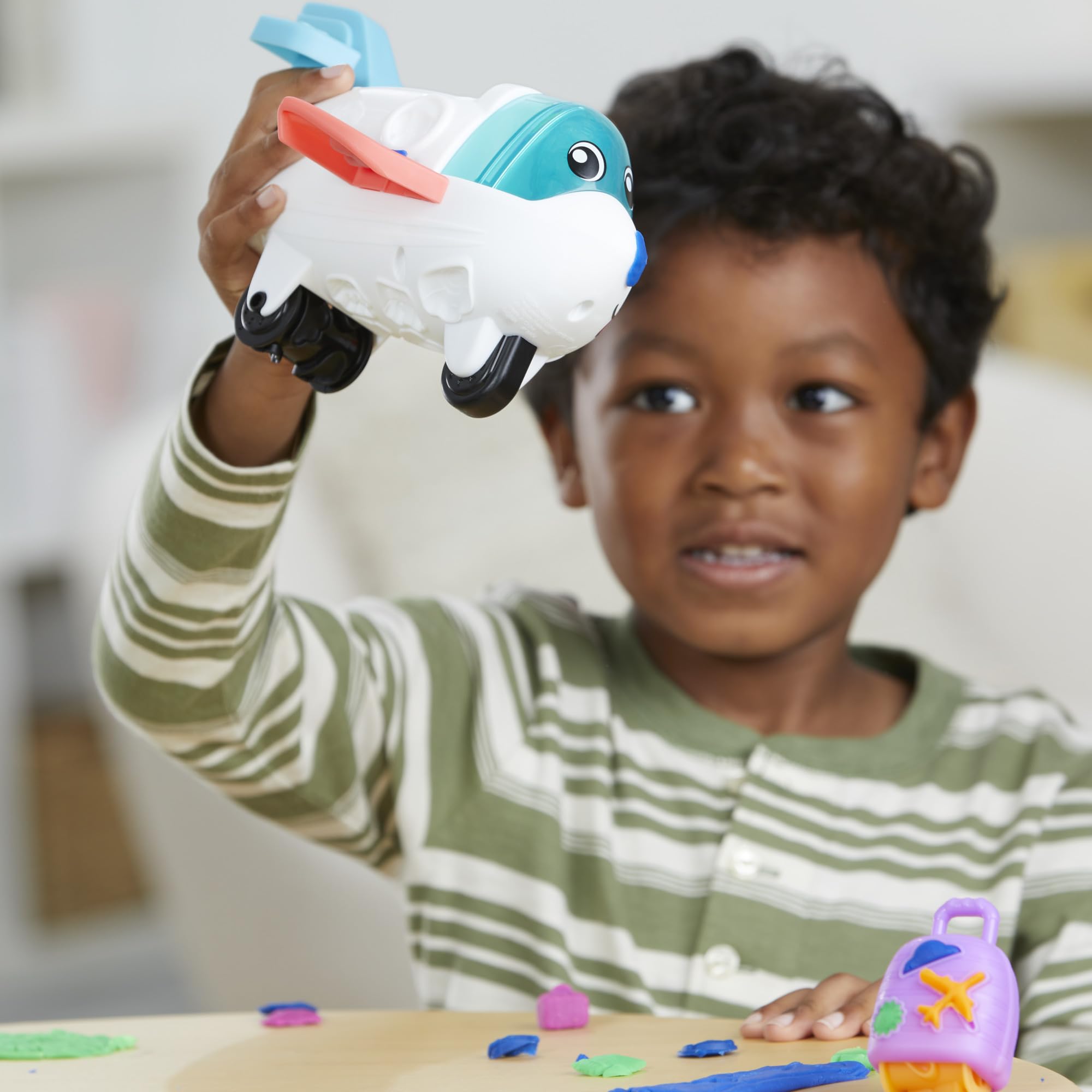 Play-Doh Airplane Explorer Starter Playset - Creative Travel-Themed Play for Ages 3+ 4