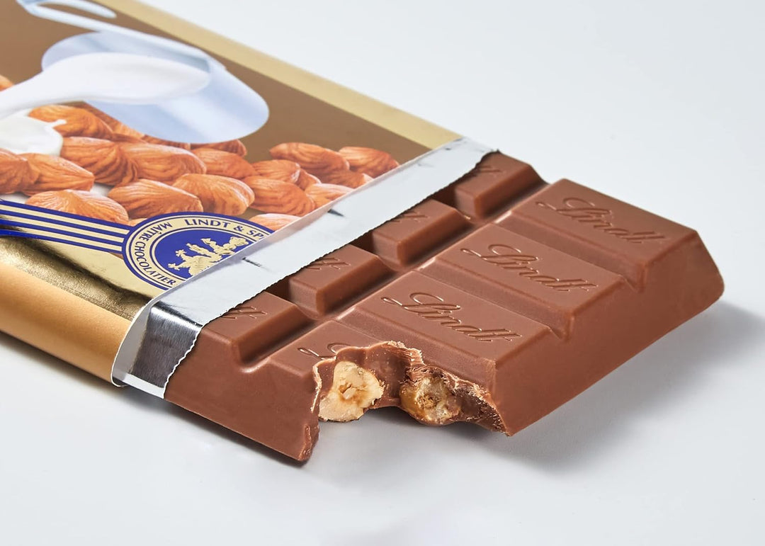 Lindt Swiss Milk Chocolate and Crunchy Hazelnut Gold Bar 300 g