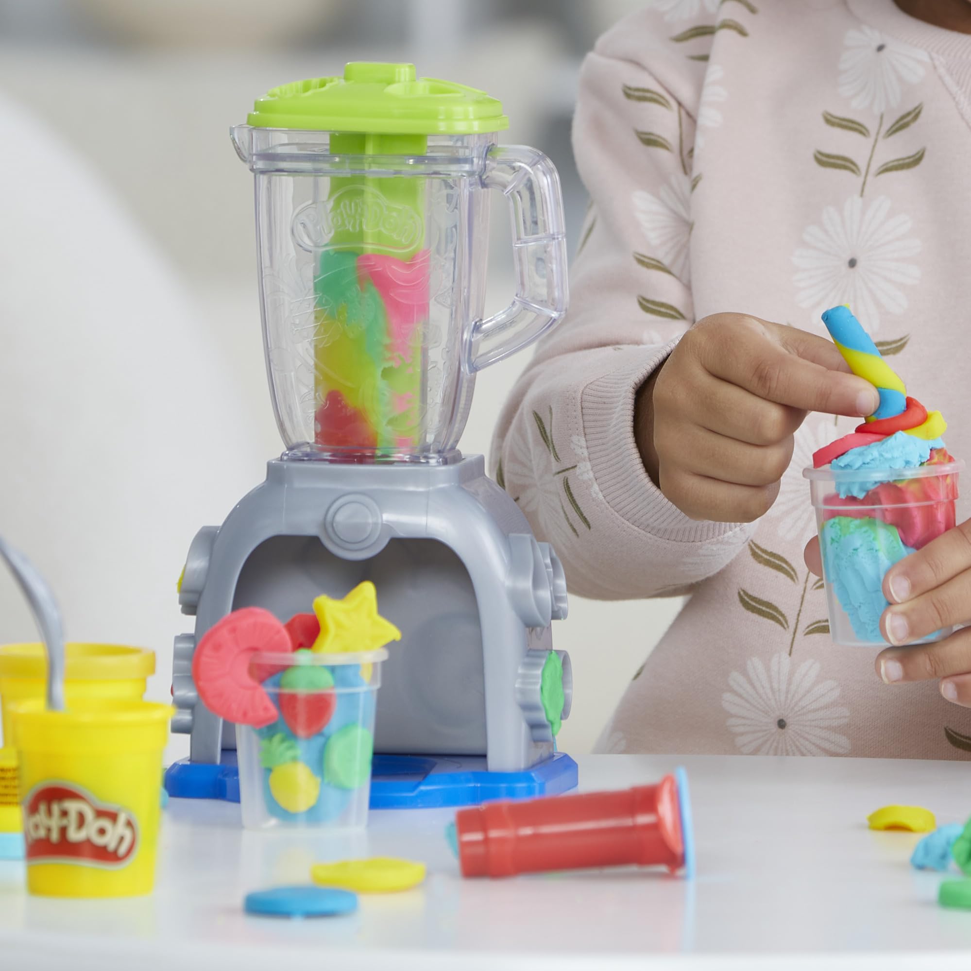 Play-Doh Swirlin' Smoothies Toy Blender Playset | Creative Play for Ages 3+ | Includes 5 Cans Compound 6