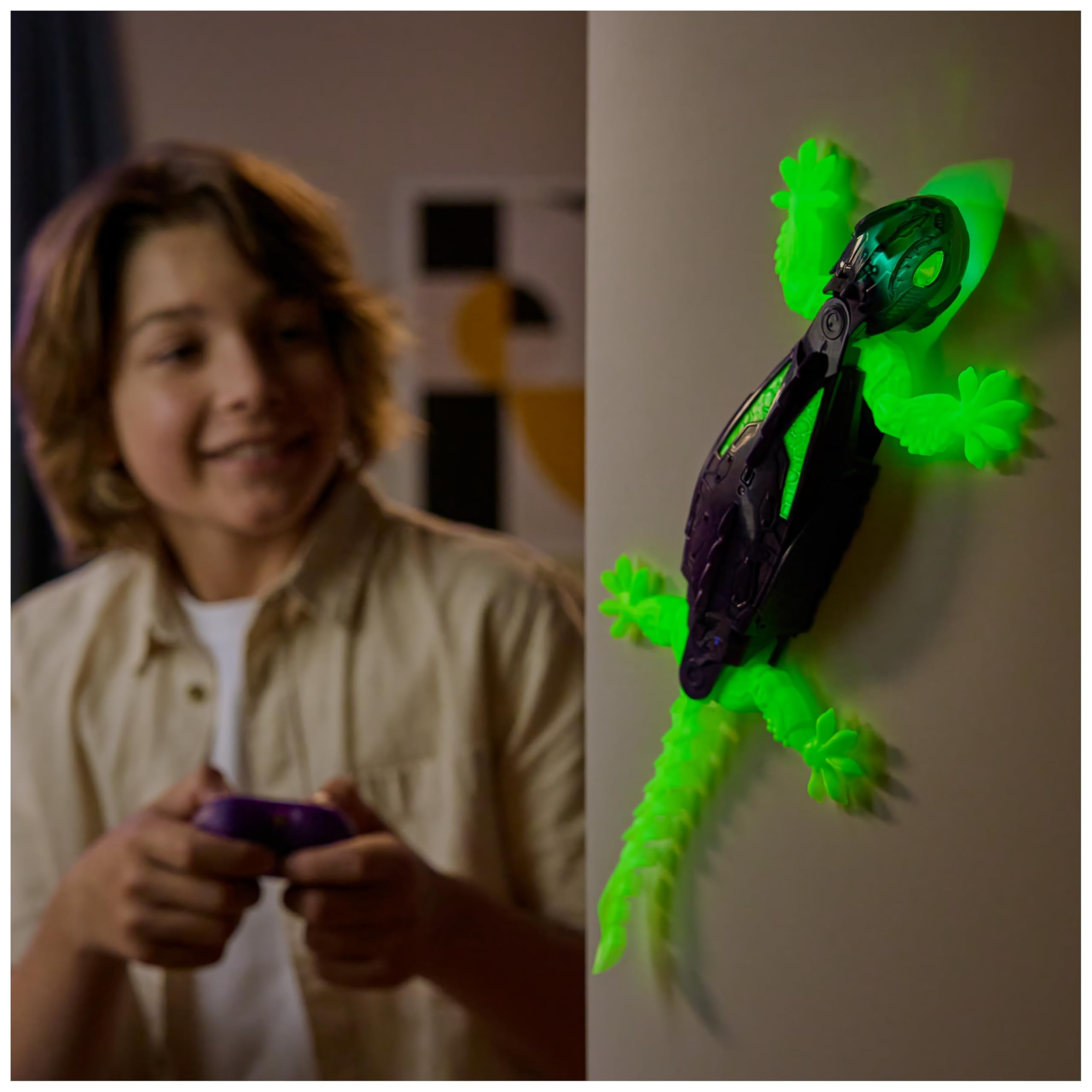 HEX BOTS Glow-in-the-Dark Gecko - Remote Control Wall-Crawling Robot Toy for Kids 8