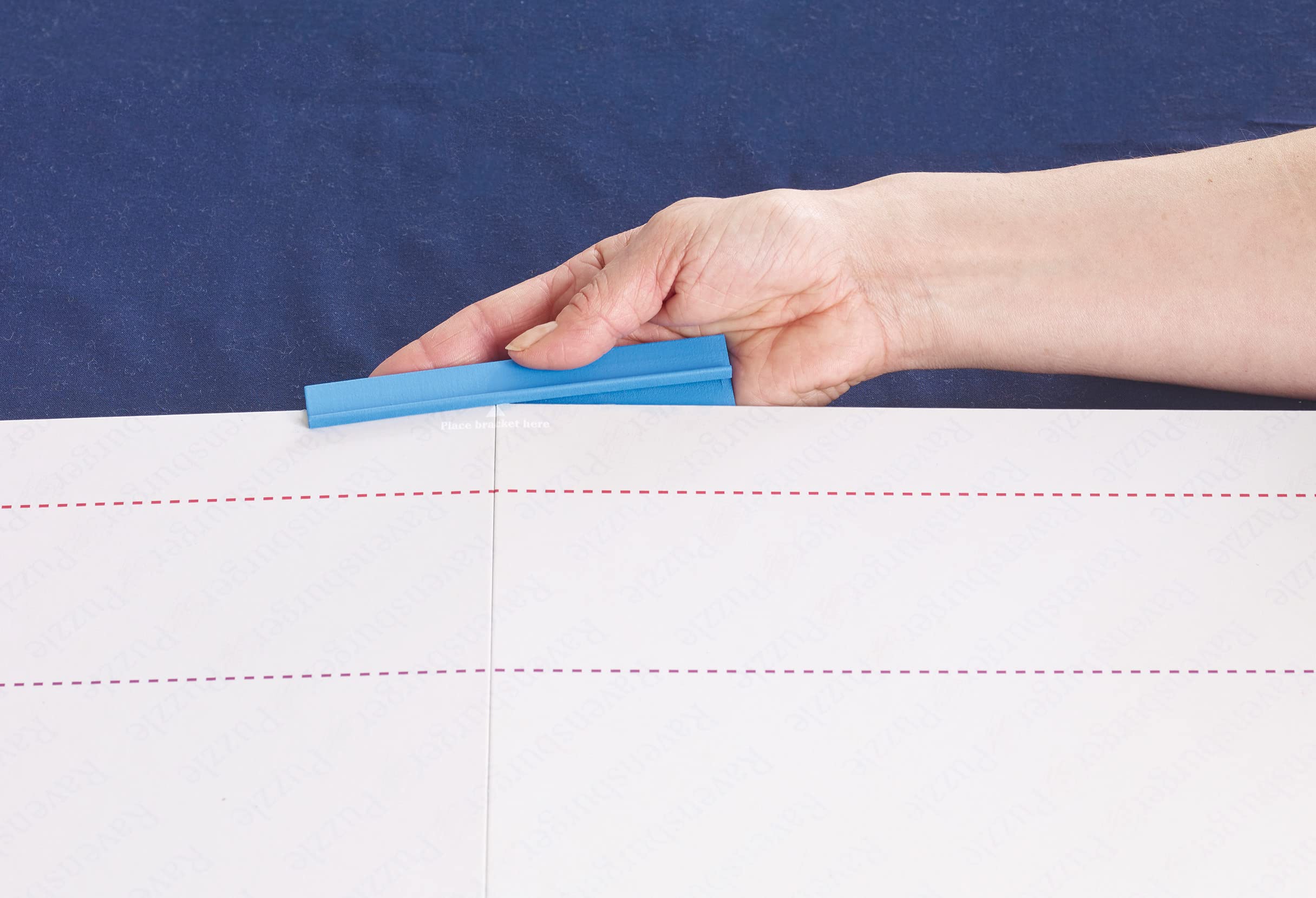 Ravensburger Puzzle Handy - Foldable Jigsaw Puzzle Board for 500 & 1000 Pieces 2