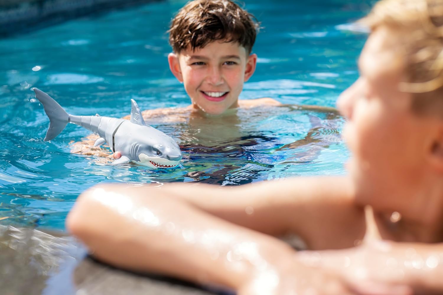 Robo Alive Great White Shark Series 1 by ZURU - Water-Activated Robotic Shark with Light-Up Eyes 5