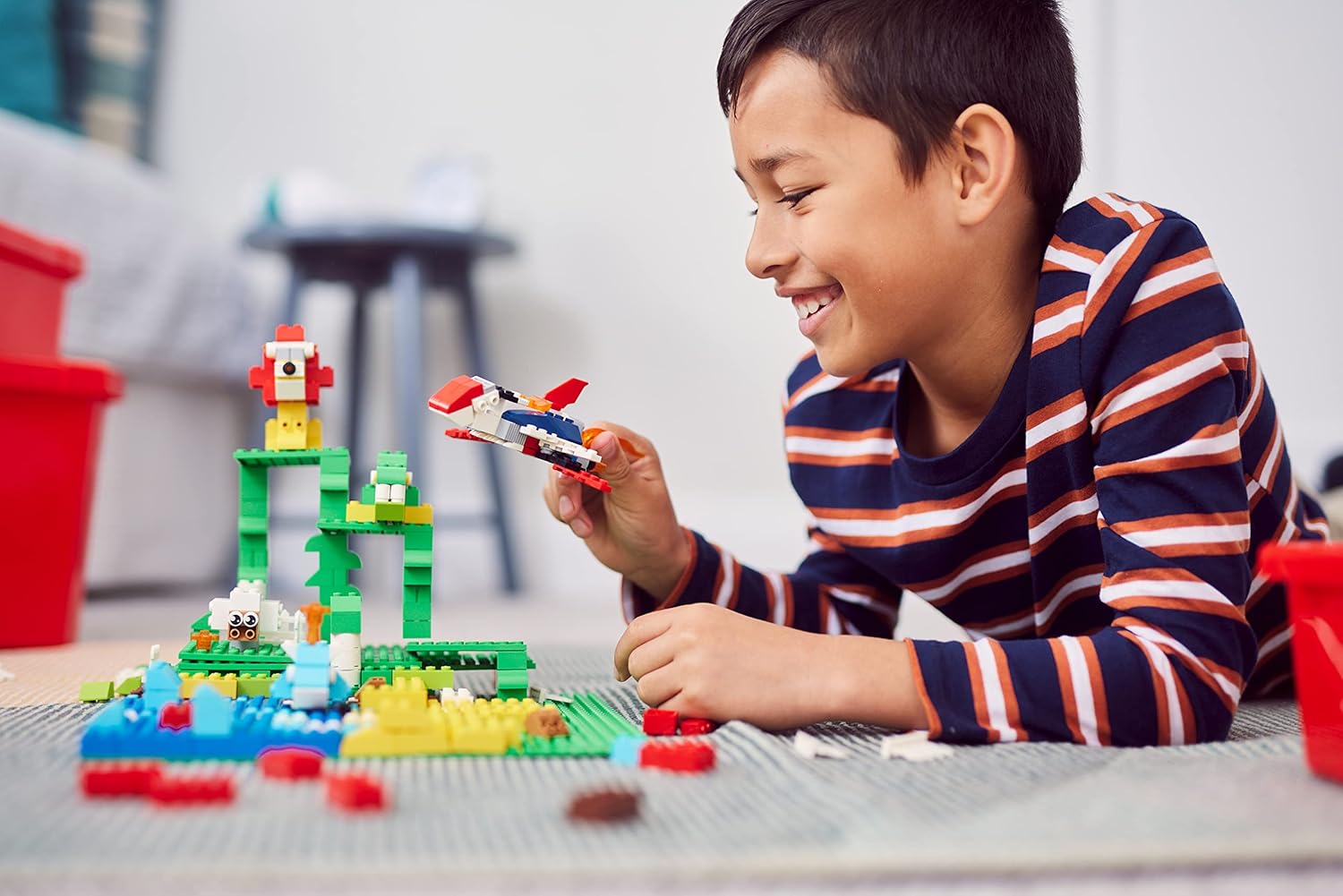 ZURU MAX Build More Building Bricks Value Set - 253 Pieces with 2 Baseplates & 8 Surprise Figurines 4