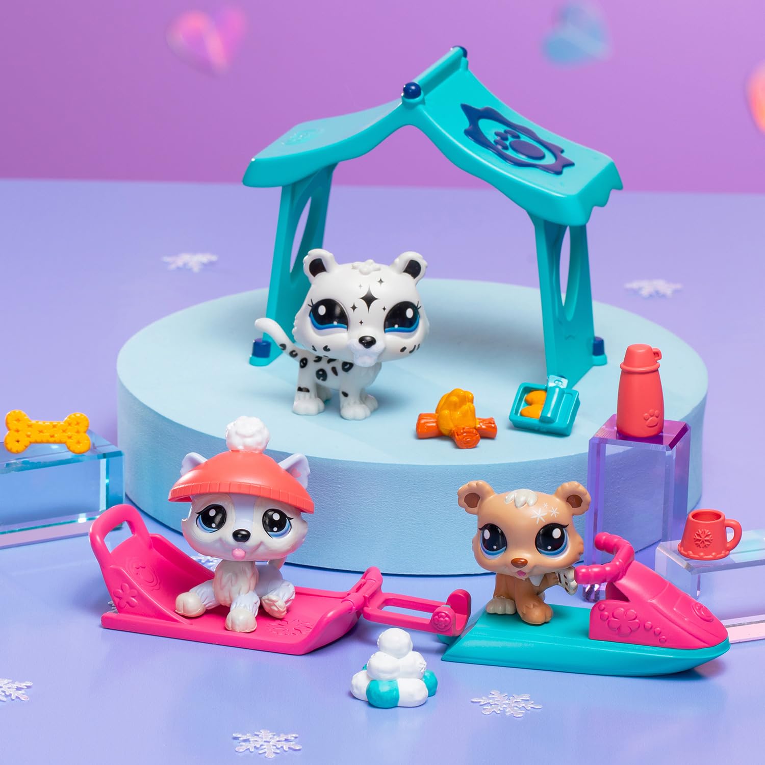 Littlest Pet Shop Snowy Day Play Pack - 3 Animals & 6 Accessories - Ages 4+ 4