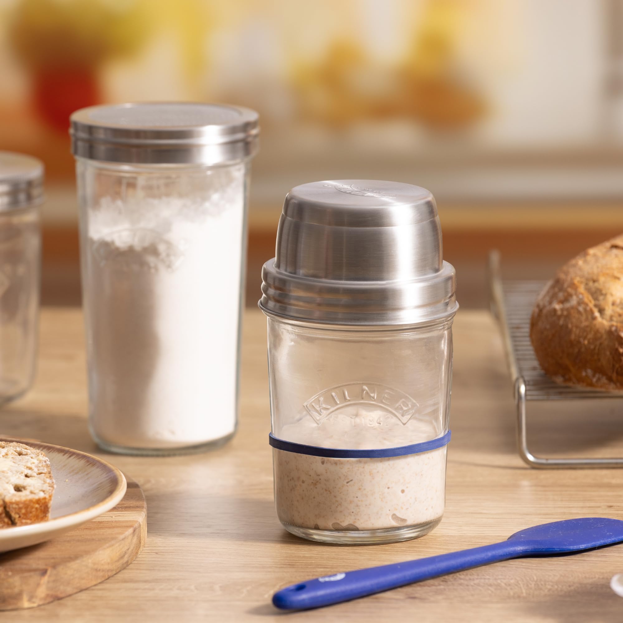 Kilner Sourdough Starter Set with 2 Jars, Measuring Lid, Spatula, and Recipe Booklet 3