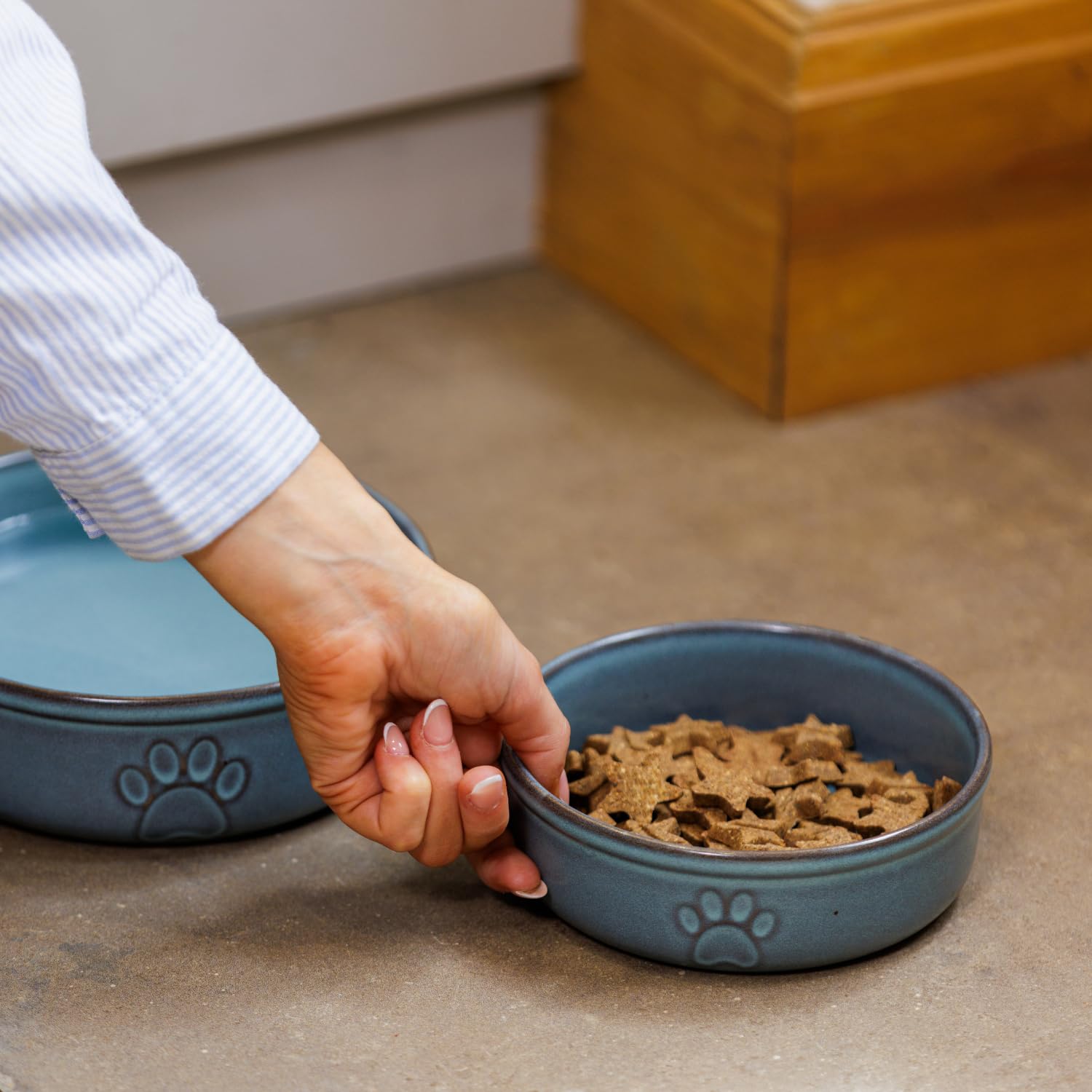 Mason Cash Reactive Paw Large Dog Bowl - 18cm Diameter, 950ml Capacity, Stoneware 6