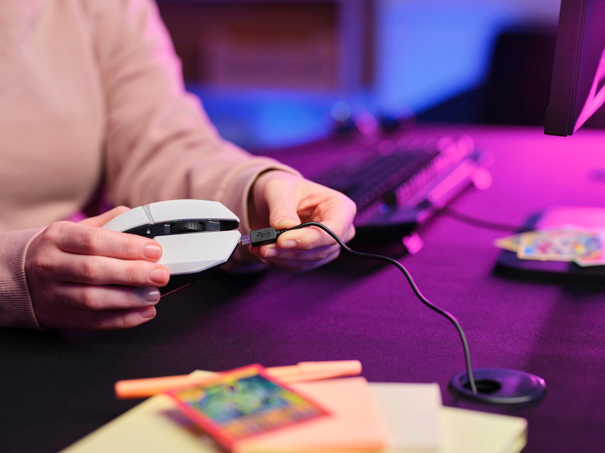 Trust Gaming GXTrust 1108W Vylax Rechargeable Wireless Gaming Mouse – 80h Battery, 800-4800 DPI, RGB Lighting, 6 Buttons, White 5