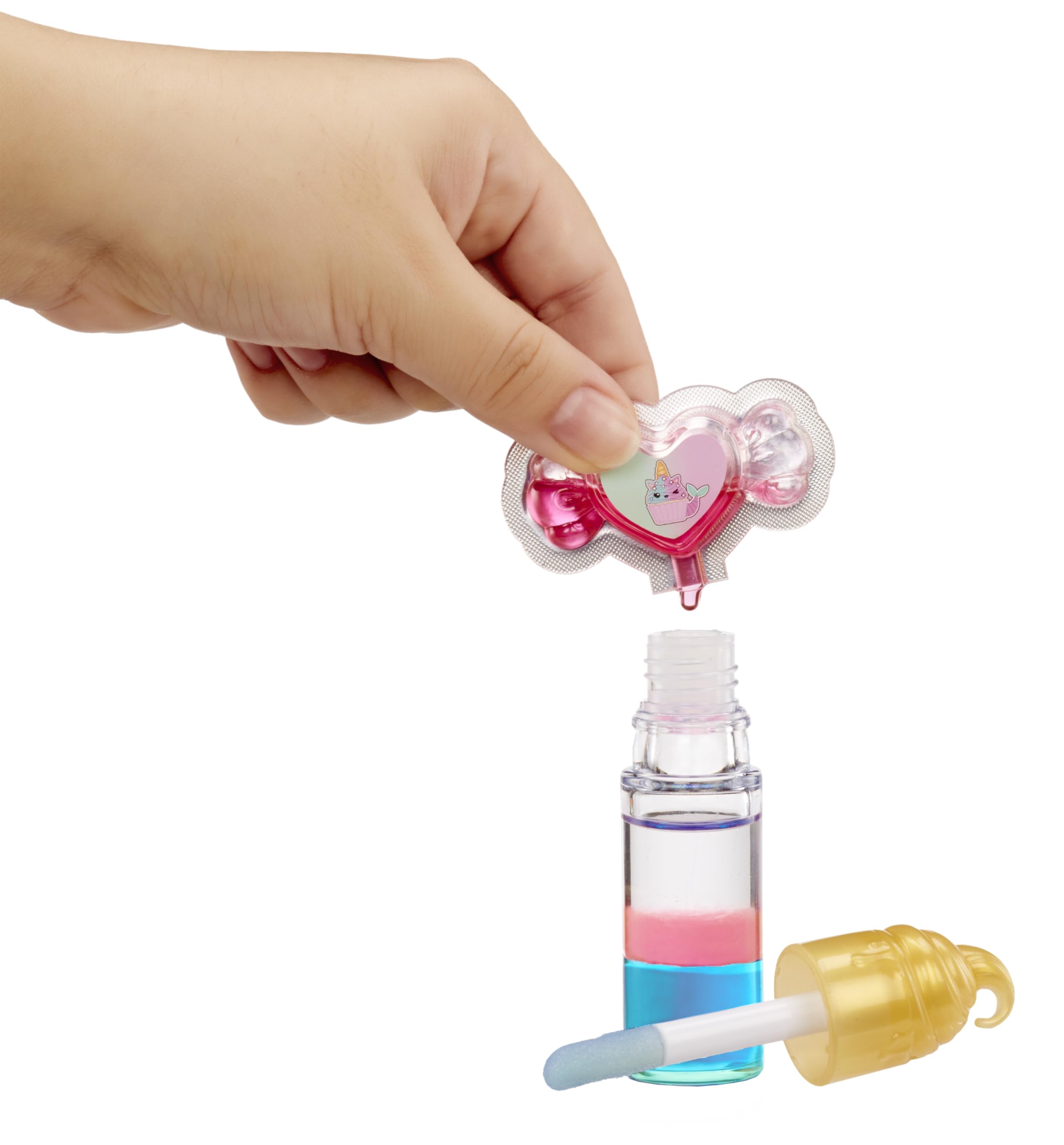 Yummiland Phoebe Frappe Lip Gloss Doll - Mystery Color Change Series, 10cm Fashion Doll with DIY Two-Tone Lip Gloss Kit 5