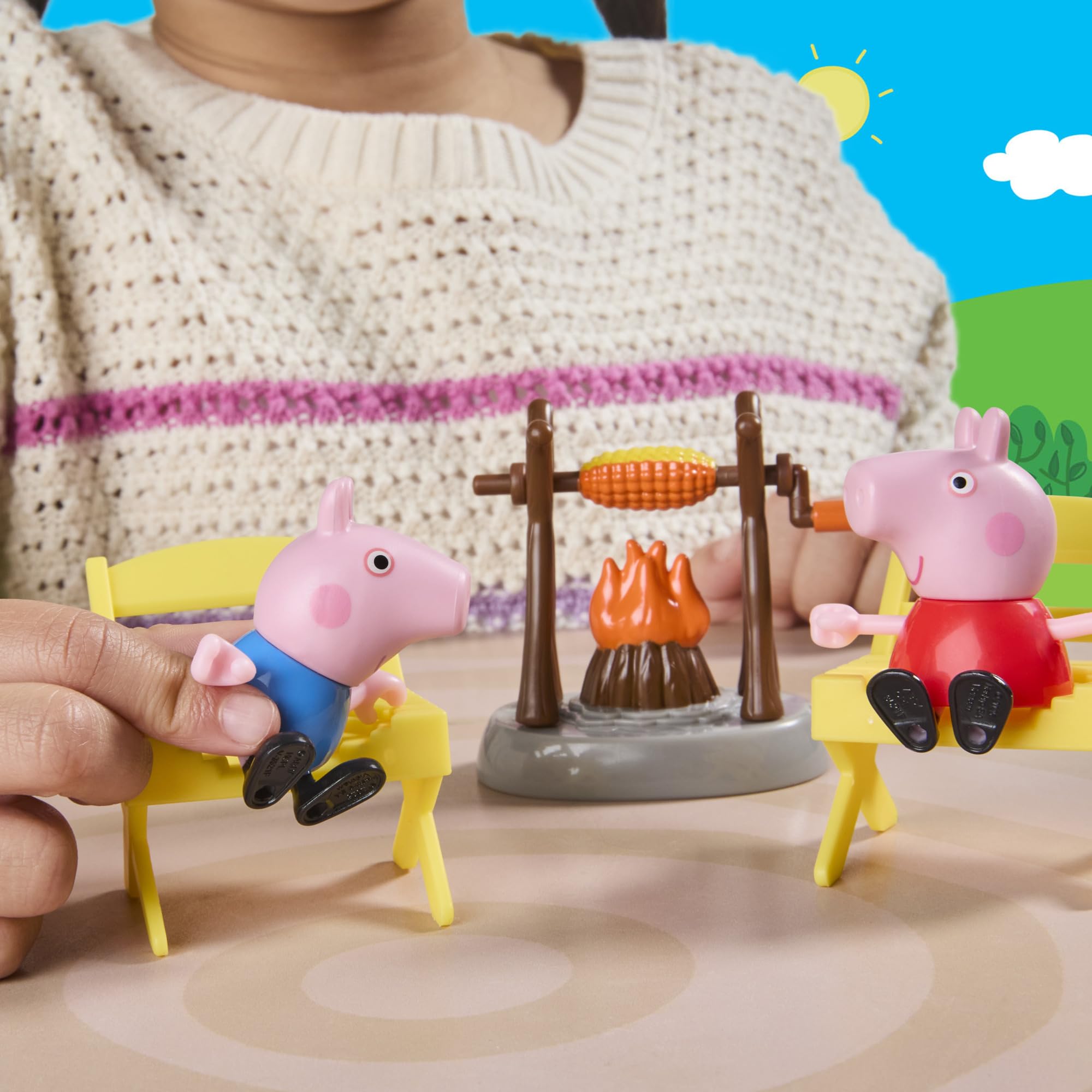Peppa Pig Three Little Piggies Caravan Playset with 3 Figures - Ages 3+ 4